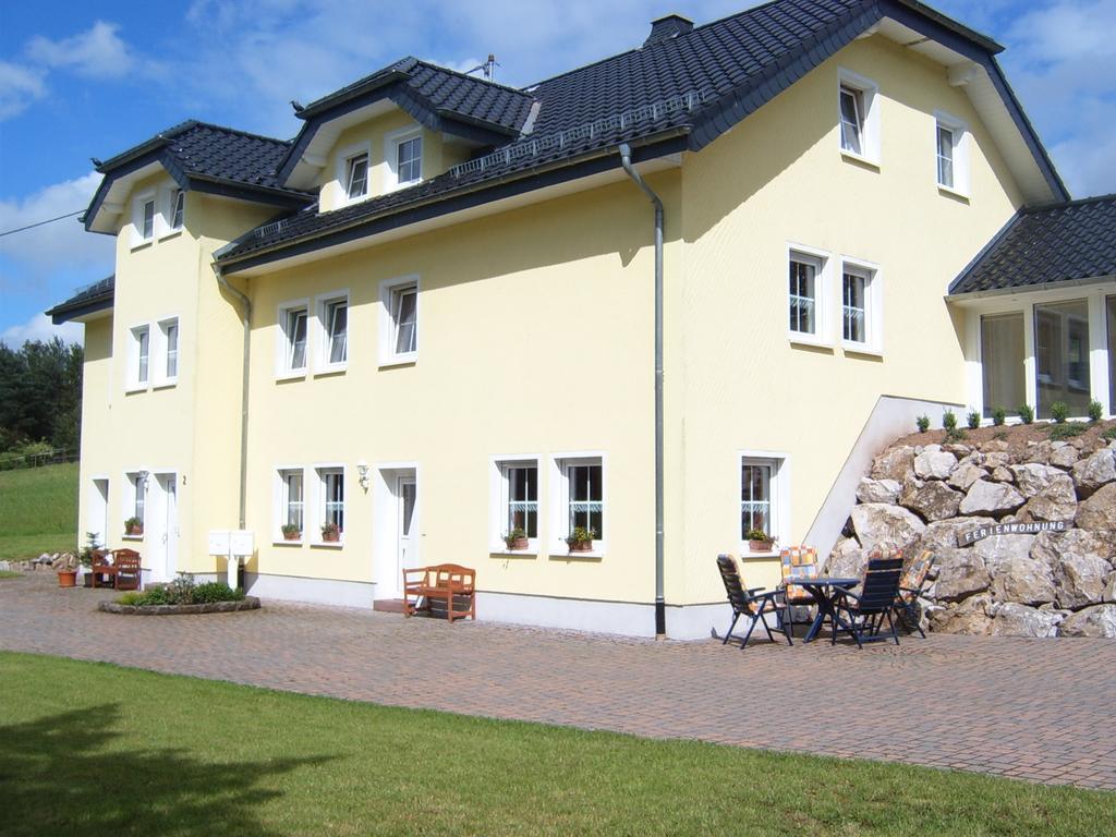 Ferienwohnung Mastiaux Mirbach Экстерьер фото